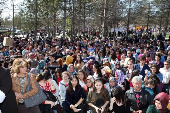 Bolulu 1000 öğrenciye dizüstü bilgisayar