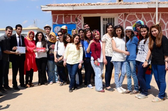 Mutluluğu paylaştılar.