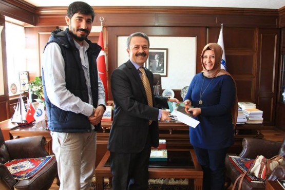 Mutluluğu paylaştılar.