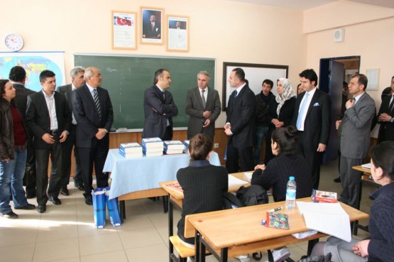 Hazırlık kitapları dağıtıldı, sırada burs sözü var