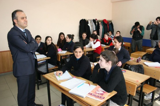 Hazırlık kitapları dağıtıldı, sırada burs sözü var