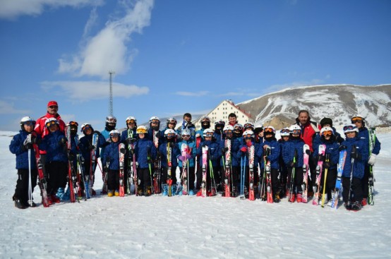 Minik Kardelenler kayak ile tanıştı