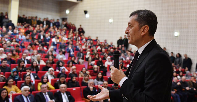 Eğitim hayırseverlerine Bakan'dan plaket
