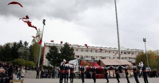 Atatürk Üniversitesi’nde bahar şenlikleri başladı