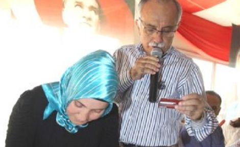 Bayraklı Belediyesi'nden ailelere eğitim yardımı