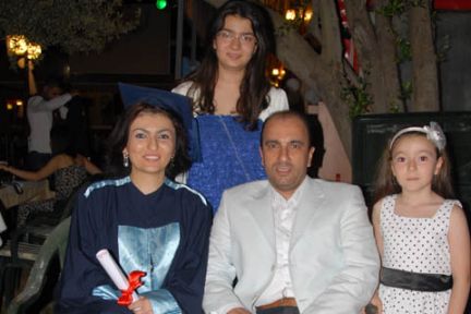 Çocuk büyütürken ikinci bahar üniversitesinden mezun oldu