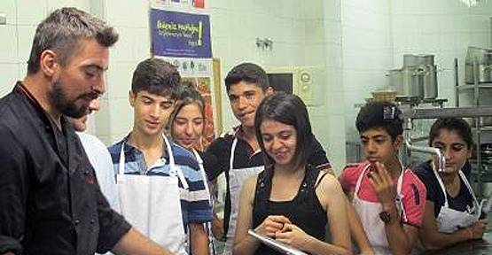 Diyarbakırlı chef adayı öğrenciler İspanya'dan döndüler