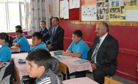 Eğitime hayırsever destekleri sürüyor.