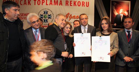 En çok çocukla resim toplama rekoru kırıldı