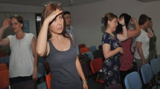 İşitme engellilere daha iyi hizmet için eğitimler başladı