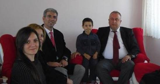 Evde eğitimle hayata sımsıkı tutunuyorlar