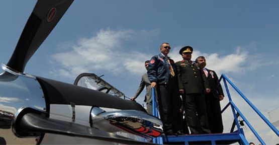 İlk milli eğitim uçağı Hürkuş hangardan çıktı