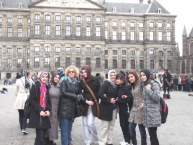  Kız Meslek Lisesi Öğrencileri Stajını Avrupa'da Yaptı