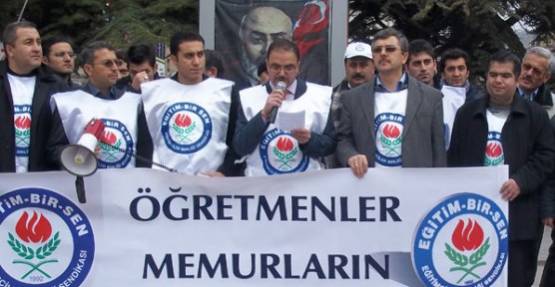 Memursen'e bağlı Eğitim-Bir-Sen Kastamonu Şubesi'nin bazı üyelerin yönetim kurulundan ayrılmaları sebebiyle olağanüstü kongre yapıldı.
