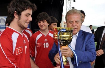 Okan Üniversitesi Liselerarası Futbol Turnuvası’nda şampiyonluk sevinci