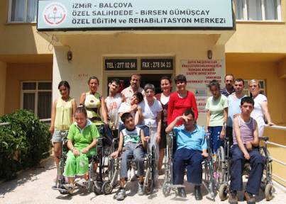 Özel eğitime muhtaç çocuklara 23 yıldır gönüllü eğitim veriyor