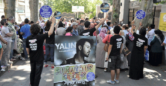 Sınavdan çıkan öğrencileri “Geçmiş Olsun Ekibi” karşıladı!