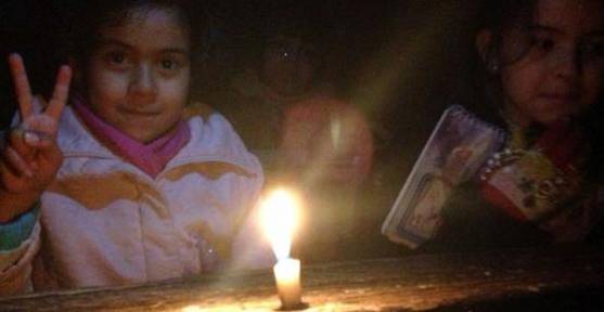 Soğuk hava ve mum ışığında eğitim