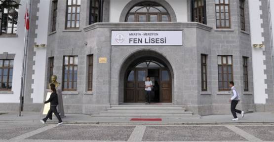 Üniversite sistemini uyguladı, disiplini sağladı.