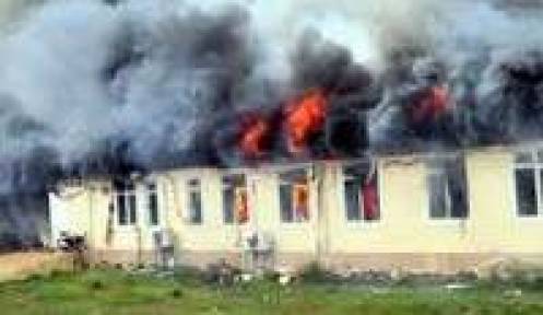 Yangın çıkan lisede ikili eğitim başladı