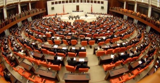 Zorunlu eğitimi 12 yıla çıkaran kanun teklifi kabul edildi
