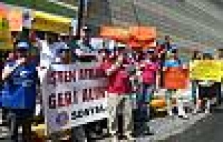 Bilgi Üniversitesi'nde işten çıkarmalar protesto edildi