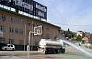 Dilovasında okulların bahçesi yıkanıyor