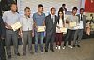  Diyarbakır'da başarılı 600 öğrenci ödüllendirildi. 