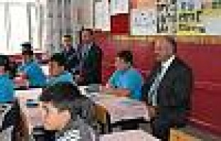 Eğitime hayırsever destekleri sürüyor.