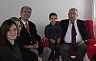 Evde eğitimle hayata sımsıkı tutunuyorlar