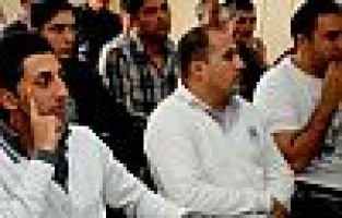 İzmir Kordon'un faytoncularına ingilizce eğitimi verildi