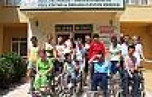 Özel eğitime muhtaç çocuklara 23 yıldır gönüllü eğitim veriyor