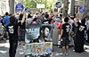 Sınavdan çıkan öğrencileri “Geçmiş Olsun Ekibi” karşıladı!