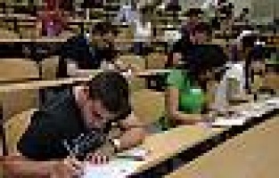 Üniversiteliler online İngilizce öğrenecek