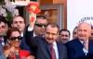 Uyum programı çerçevesinde ilk ders zilini Bakan Dinçer çaldı