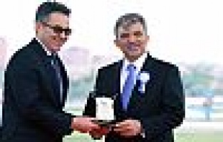 Verusa Holding'e “Eğitime Destek“ plaketi