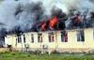 Yangın çıkan lisede ikili eğitim başladı