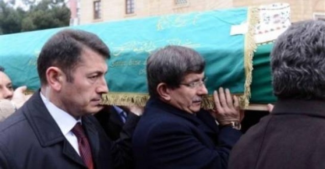 Davutoğlu'ndan öğretmenine son vefa